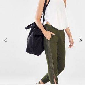 Fabletics |S| Green Jogger Pants